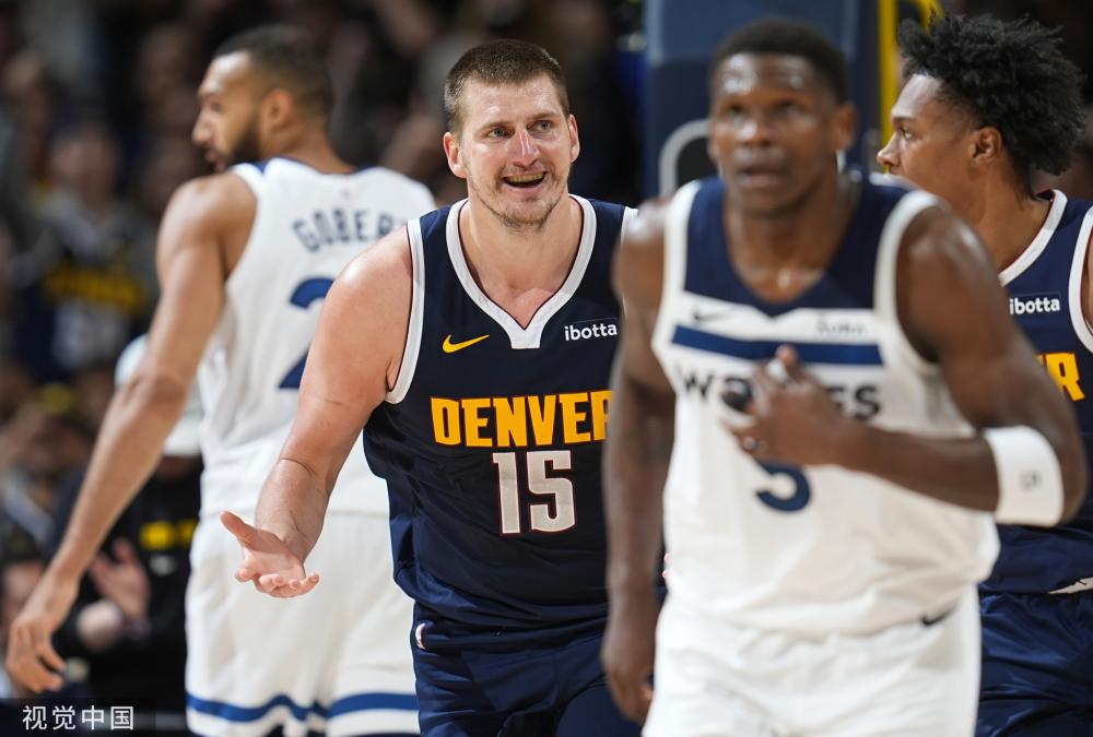 米兰扳回一球！特奥横传小禁区，约维奇抢点破门.